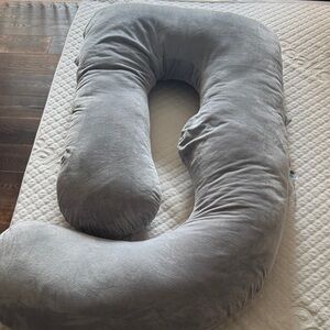 Momcozy pregnancy pillow